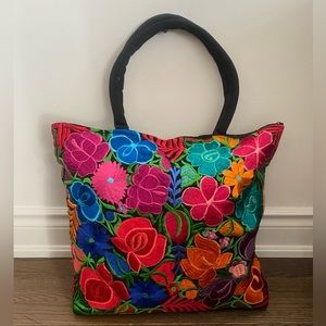 Shoulder bag embroidered patter